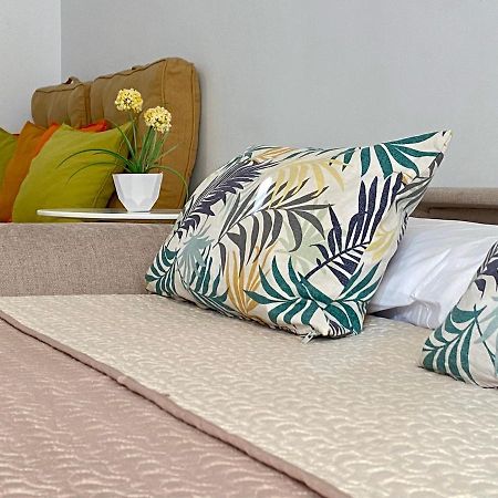 Studio With Access To The Garden. Open Pool. Beach Very Close. Wifi & Netflix Free Apartman Benalmádena Kültér fotó