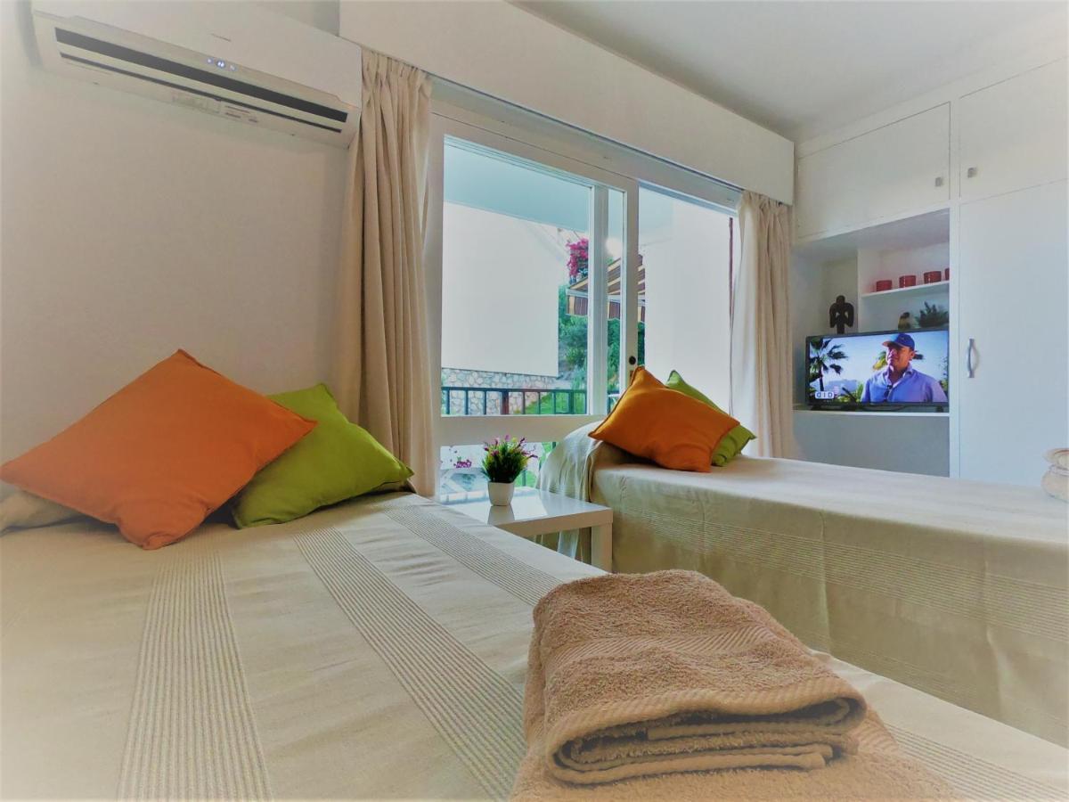 Studio With Access To The Garden. Open Pool. Beach Very Close. Wifi & Netflix Free Apartman Benalmádena Kültér fotó